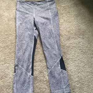 Lululemon run inspire crop size 4 worn few times white gray black rare pattern